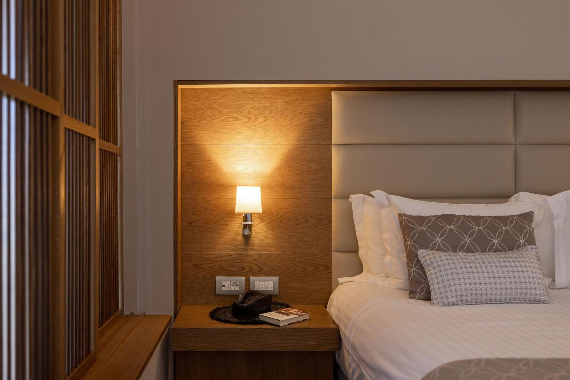 Miraggio Thermal Spa Resort ปัลลูรี ภายนอก รูปภาพ A wall light