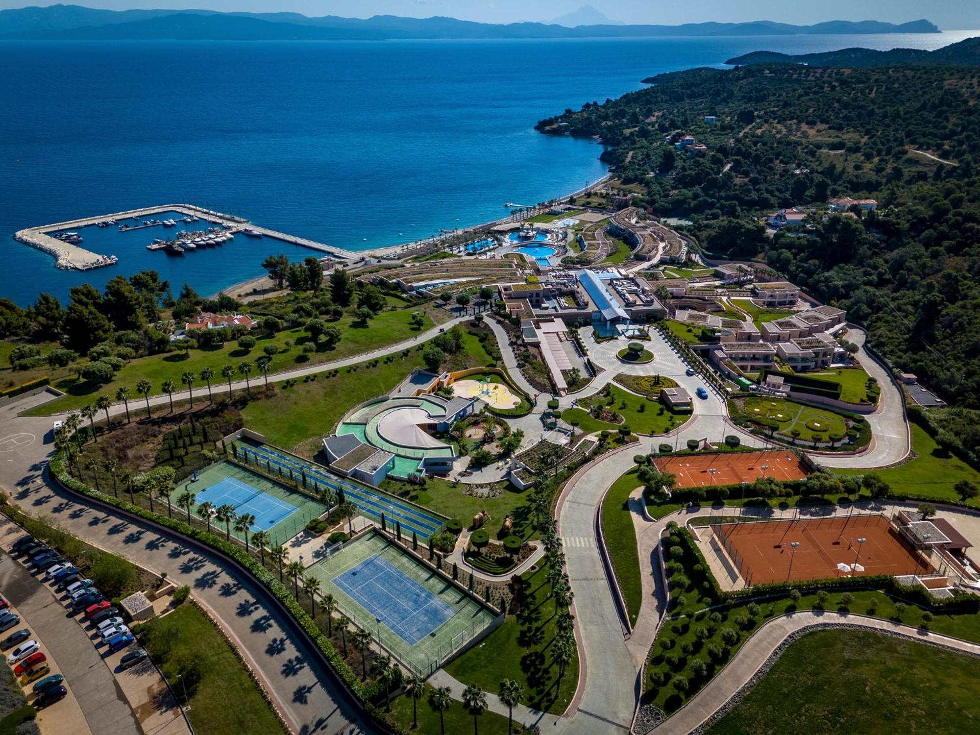 Miraggio Thermal Spa Resort ปัลลูรี ภายนอก รูปภาพ Aerial view of the resort