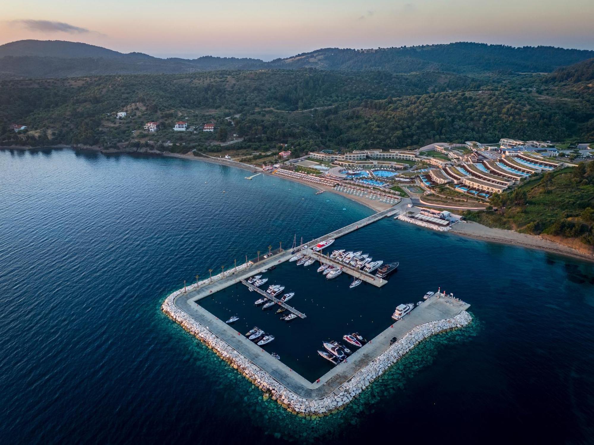 Miraggio Thermal Spa Resort ปัลลูรี ภายนอก รูปภาพ Aerial view of the port